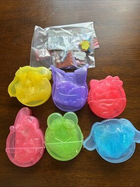 Hello Kitty/Squishmallows Scented Slime Set
